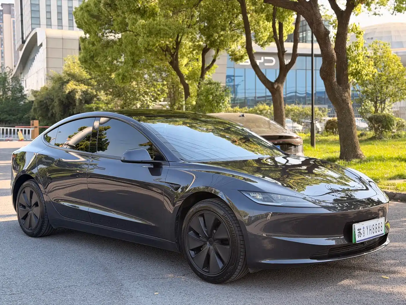 TESLA MODEL 3