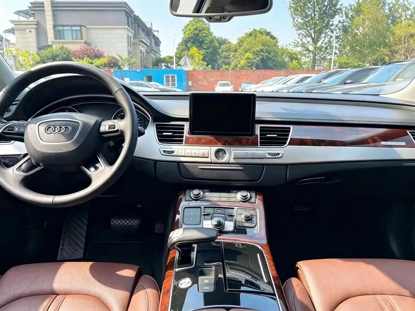 Фото 11 - Audi A8