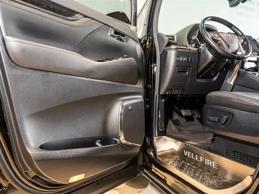 Toyota Vellfire 2020 Twin Engine 2.5L HV Luxury Edition фото 8