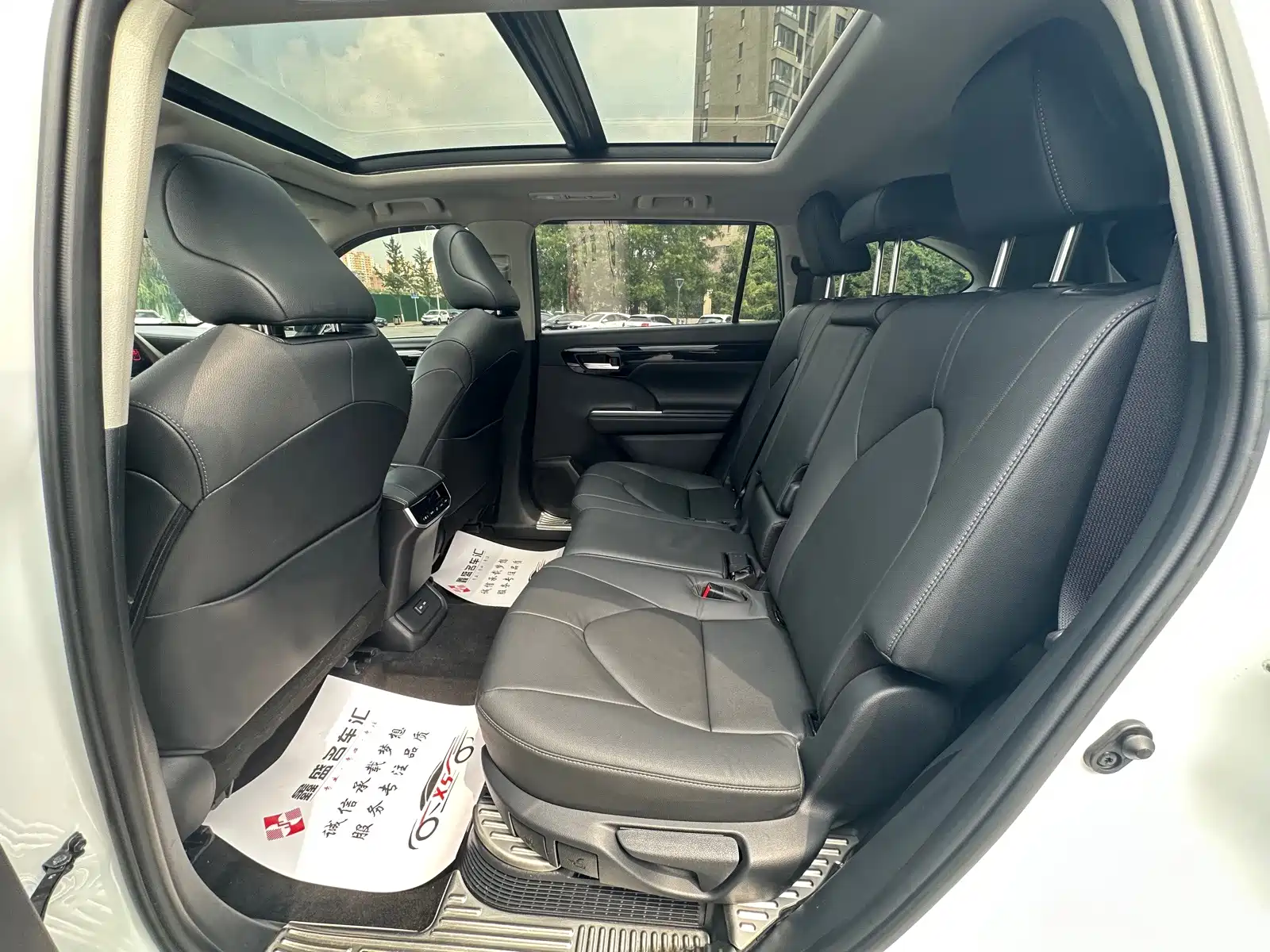 Photo 7 - Toyota Highlander
