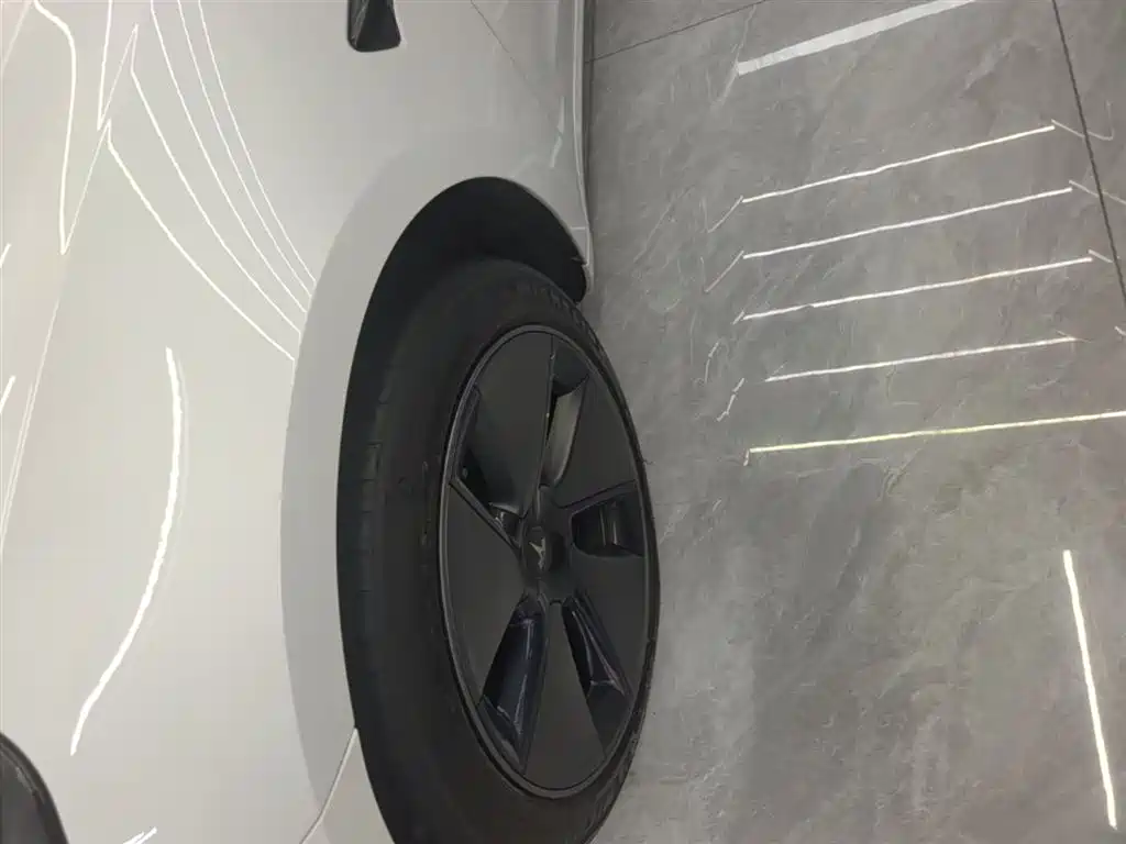 Фото 23 - Tesla Model 3