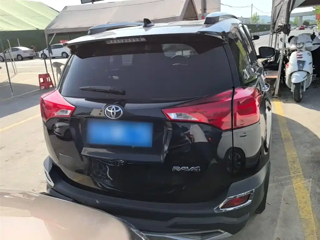 Toyota RAV4 Rongfang 2015 2.0L CVT 2WD Trend Edition фото 6