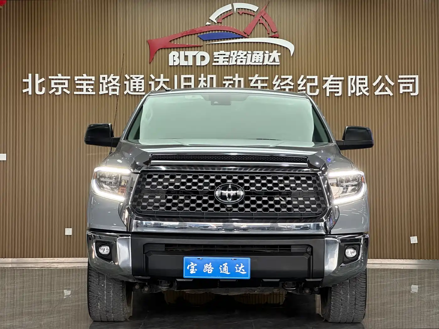 Toyota Tundra фото 2