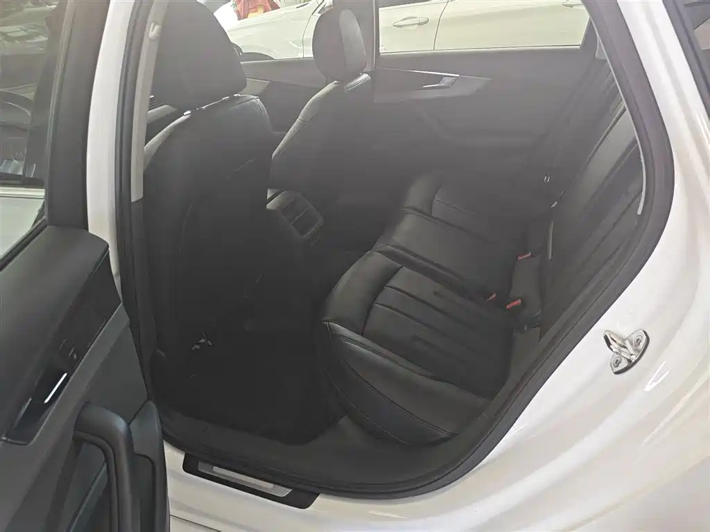Audi A4L 2017 Plus 40 TFSI Progressive фото 2