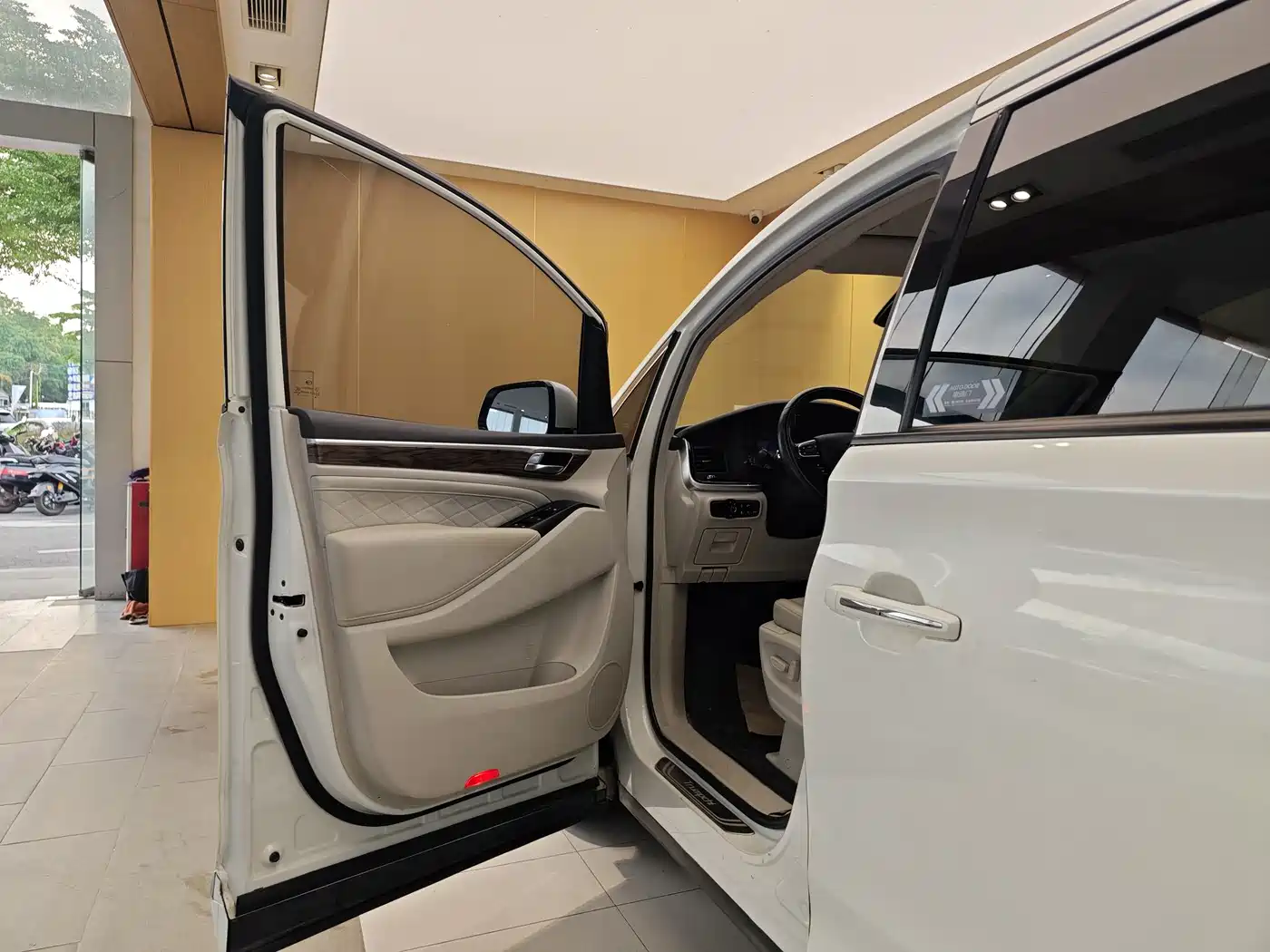 GAC Trumpchi Trumpchi M8 2018 320T Flagship Edition фото 8