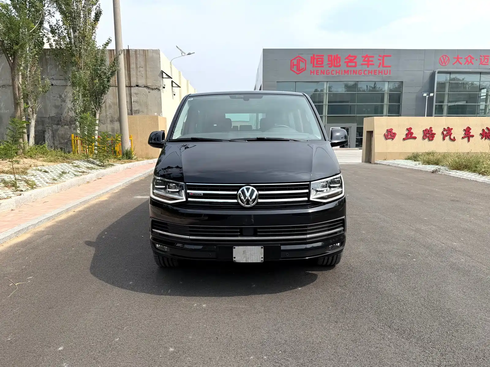 Фото 2 - Volkswagen Multivan