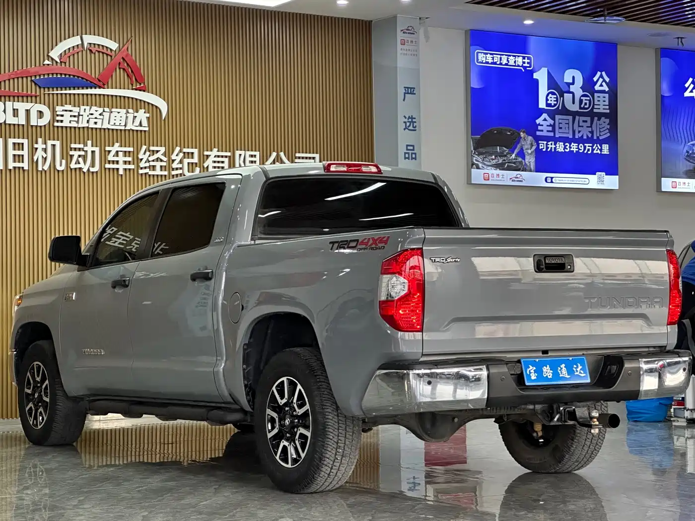 Toyota Tundra фото 3