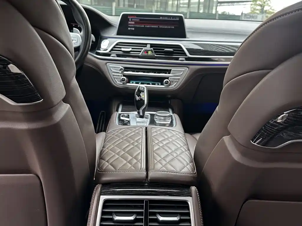 BMW 7 Series 2021 Model 730Li M Sport Package фото 9