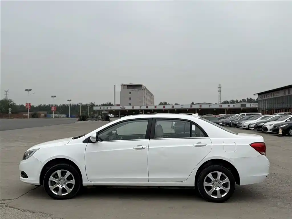 BYD E5
