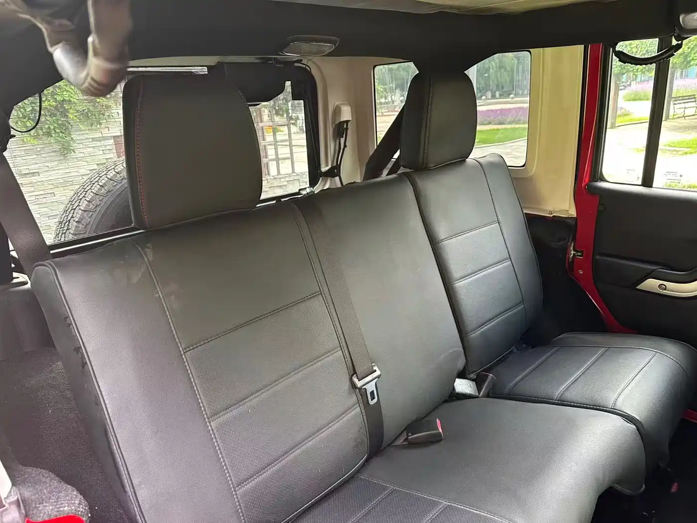 Photo 14 - Jeep Wrangler