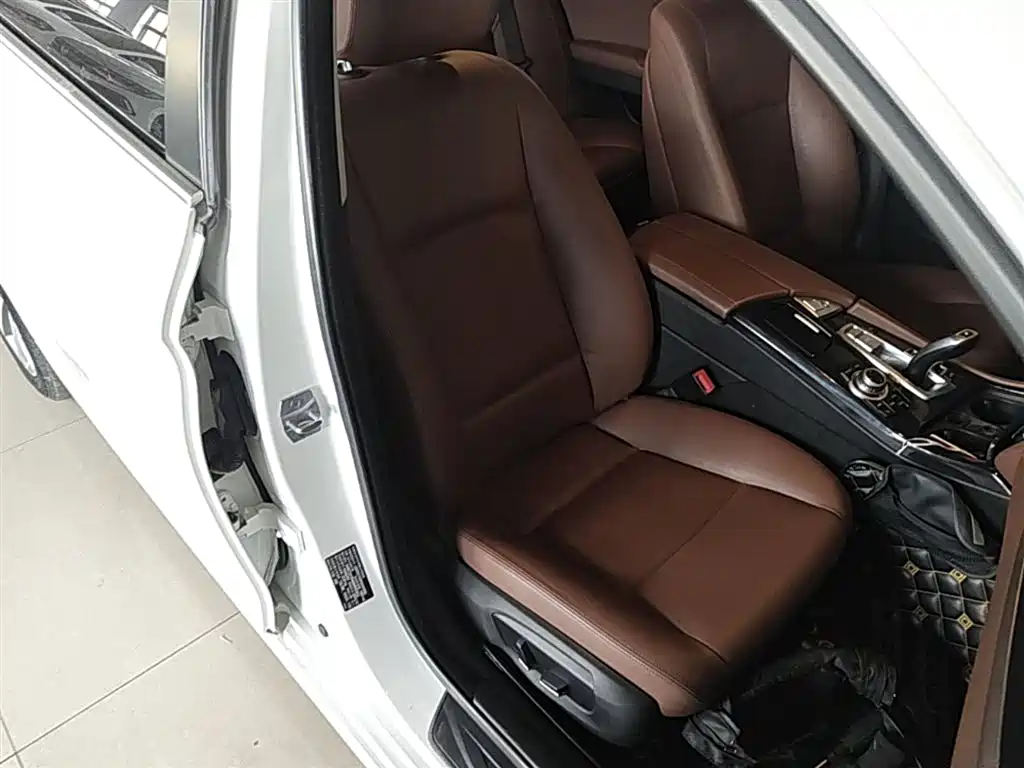 BMW 5 Series 2014 520Li Elegance фото 25