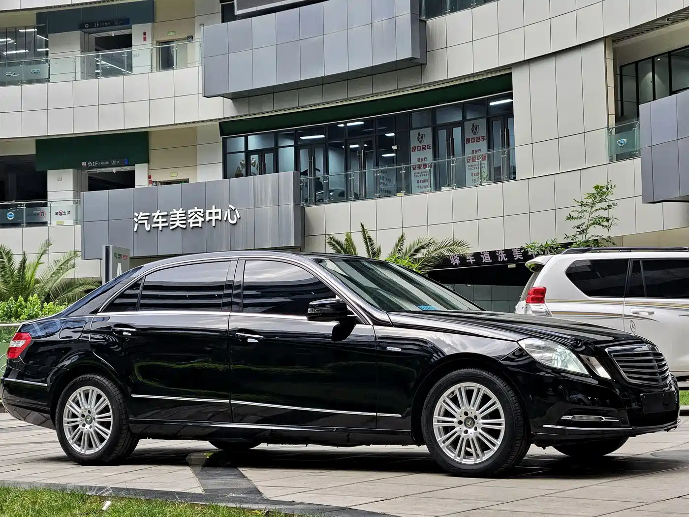 Mercedes-Benz E-Class 2012 E 200 L CGI Elegance фото 3