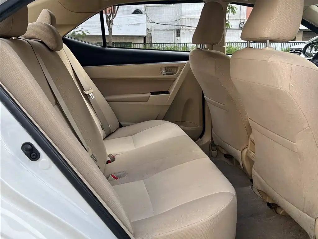Toyota Corolla 2014 1.6L CVT GL фото 10