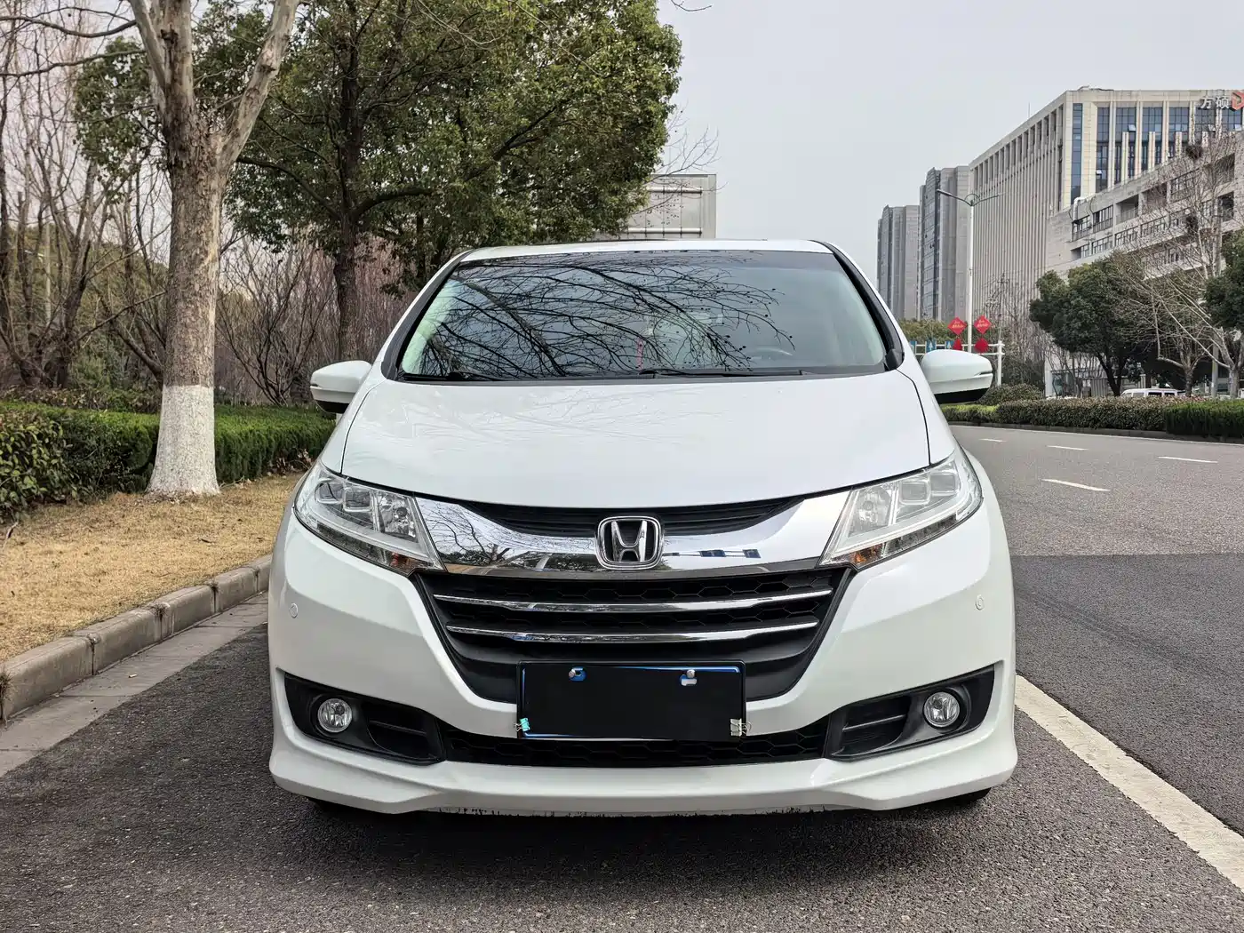 Honda Odyssey 2015 Facelift 2.4L Smart Enjoyment Edition фото 2
