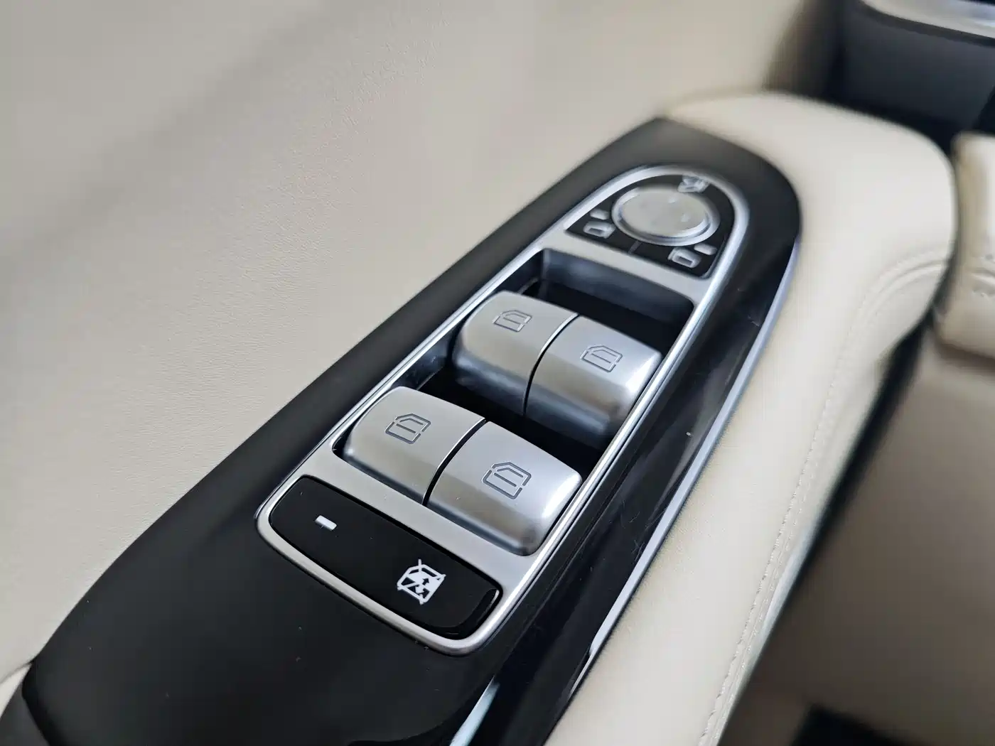Voyah Auto Voyah Dreamer 2025 PHEV AWD Flagship Kunpeng Edition фото 12