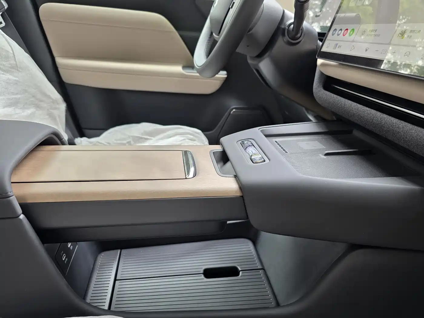 VOLVO XC70 PLUG-IN HYBRID
