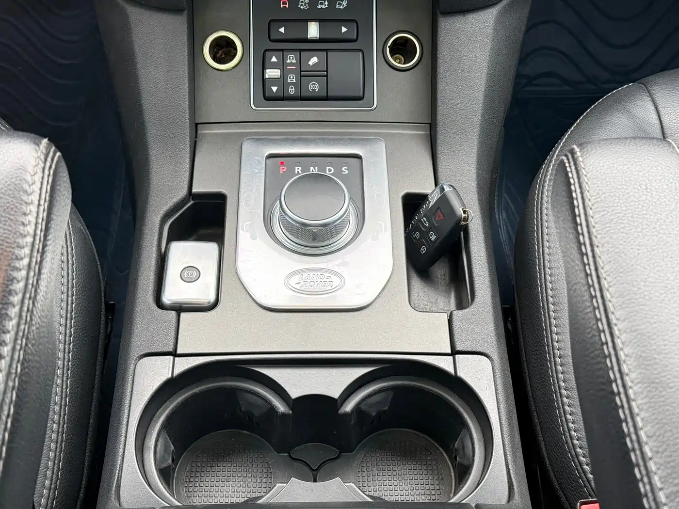 Land Rover Discovery 2016 3.0 SC V6 HSE фото 18