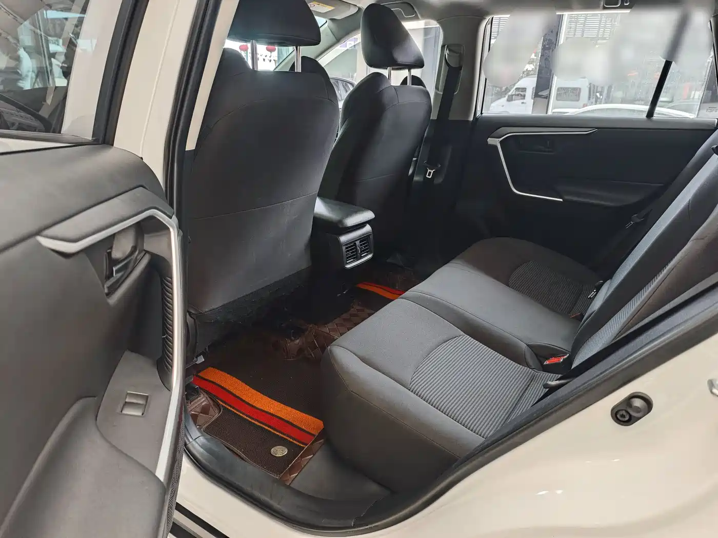 Toyota Wildlander 2023 2.0L CVT FWD LE фото 10