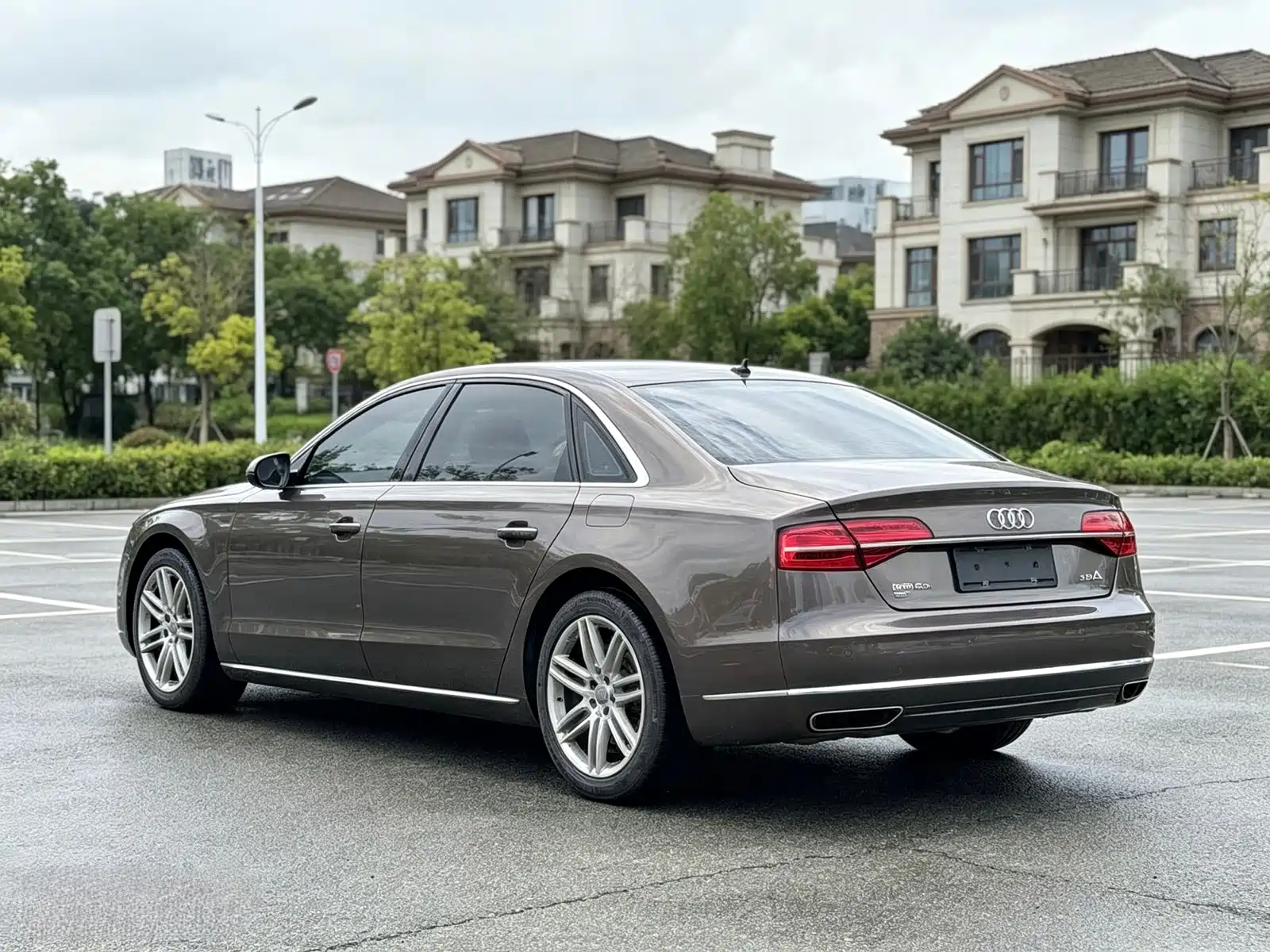 Фото 9 - Audi A8