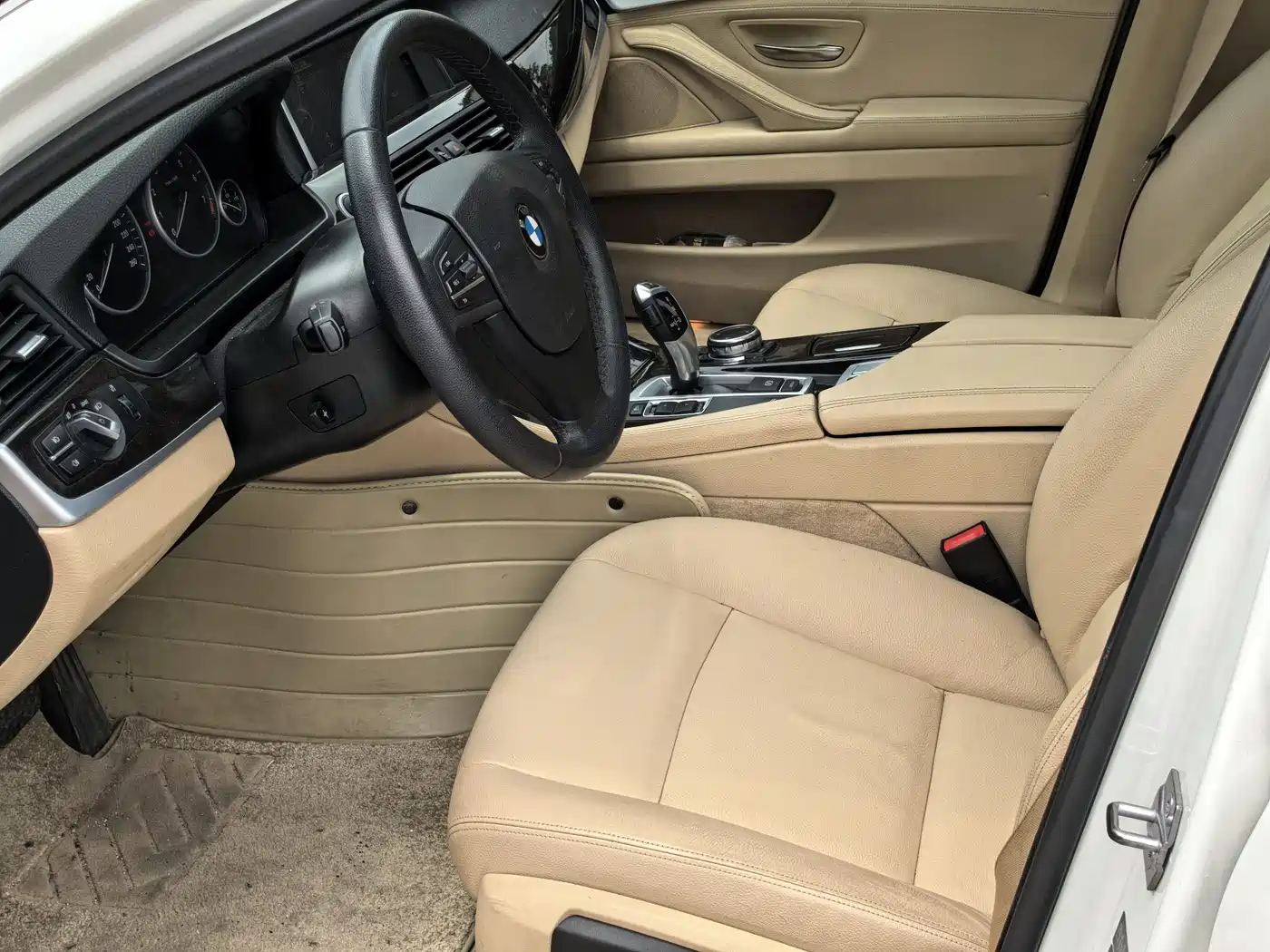 BMW 5 Series 2014 530Li Leading фото 4