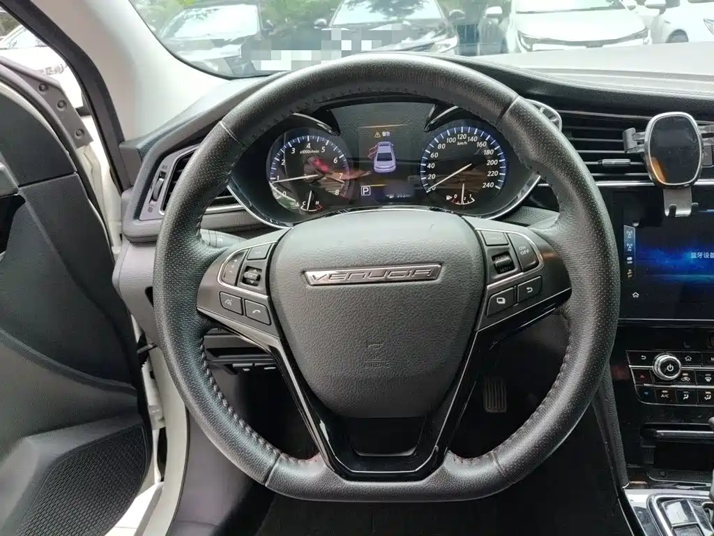 Venucia D60 2017 2018 1.6L CVT Smart Connection Luxury Edition