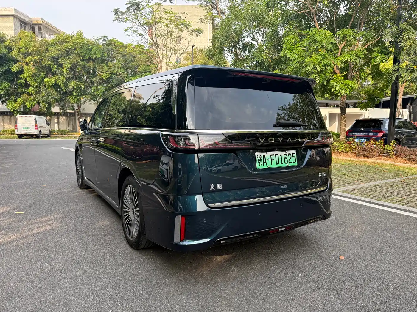 Voyah Auto Voyah Dreamer 2025 Model PHEV 4WD Premium QianKun Edition фото 3