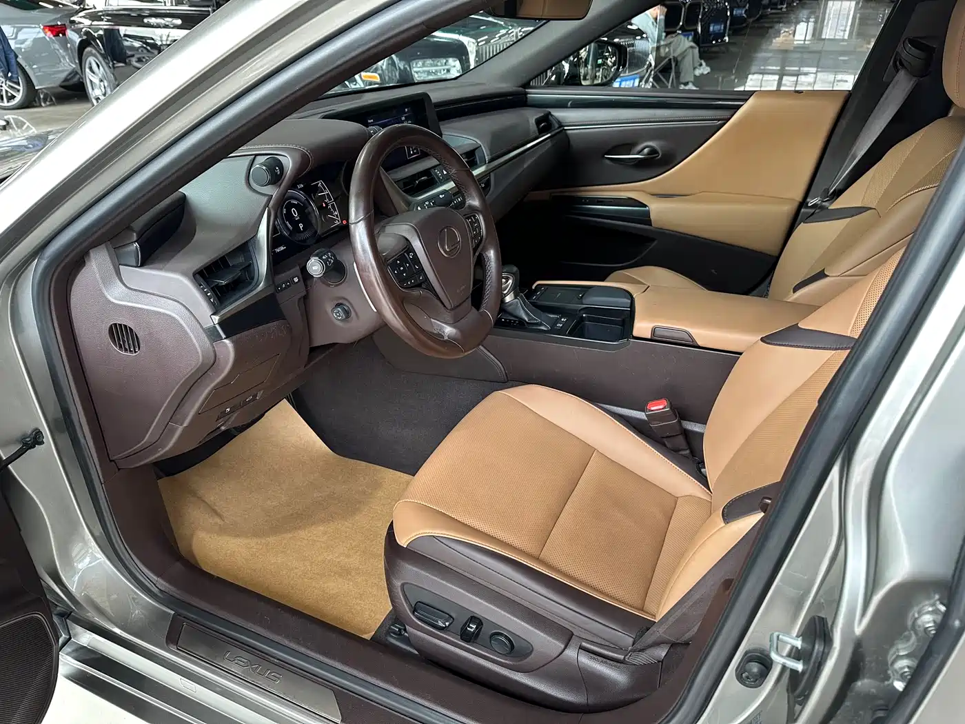 Lexus ES 2020 Model 300h Excellence Edition China V фото 7