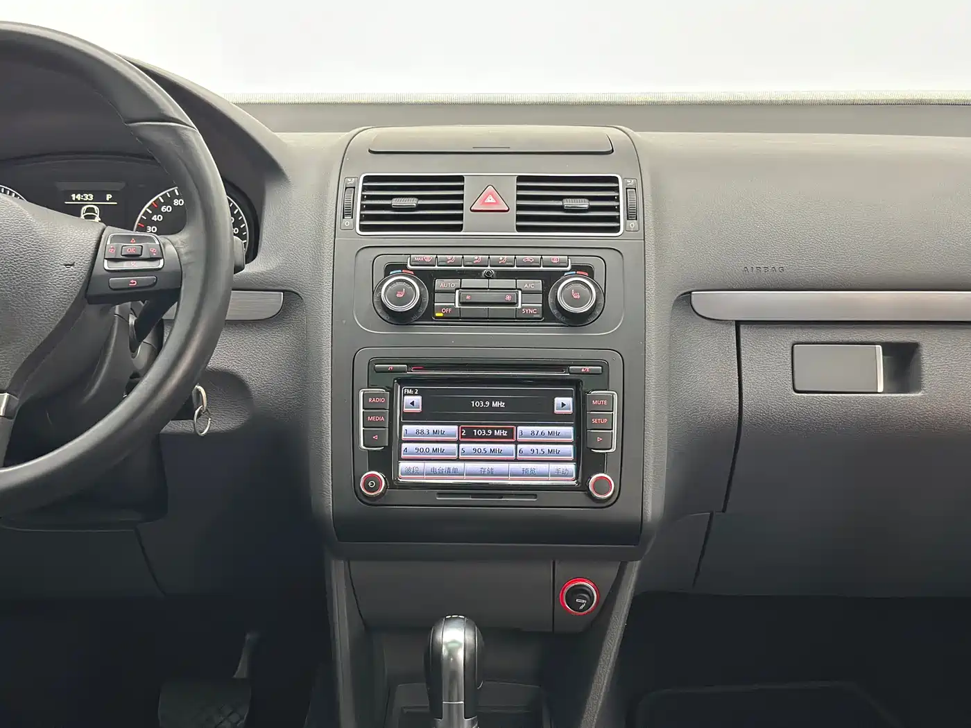 Volkswagen Touran 2015 1.4T DSG Flagship Edition 5-seater фото 31