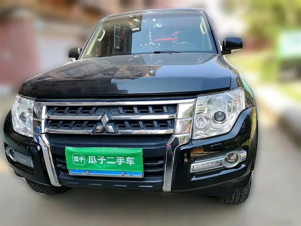 Mitsubishi Pajero (Import) 2016 3.0L Automatic Standard (China V) фото 3