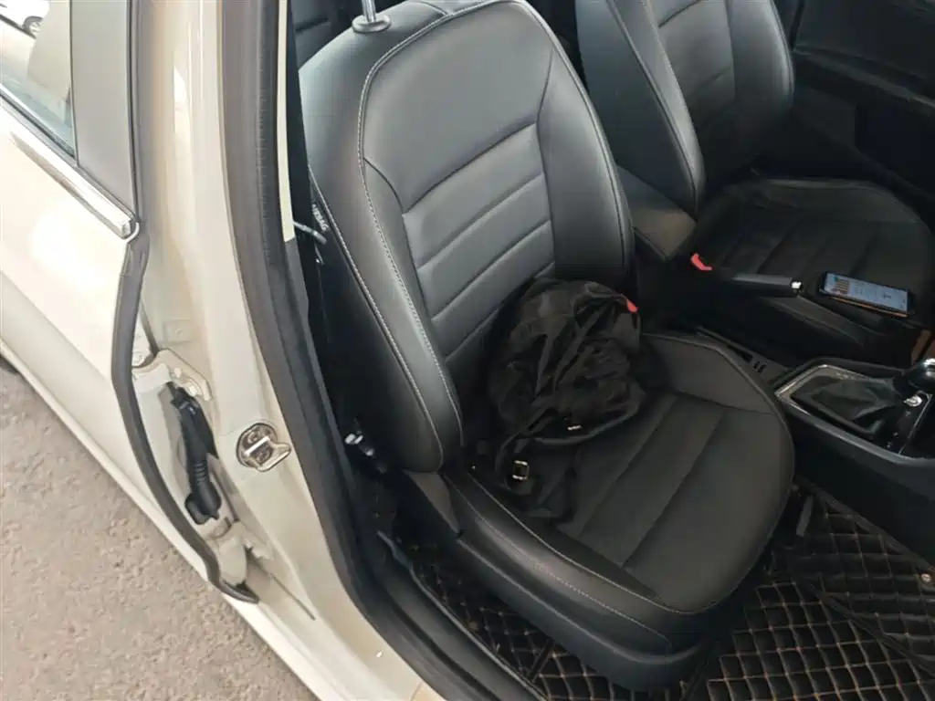 Volkswagen Lavida 2017 1.6L Automatic Comfort Edition фото 25
