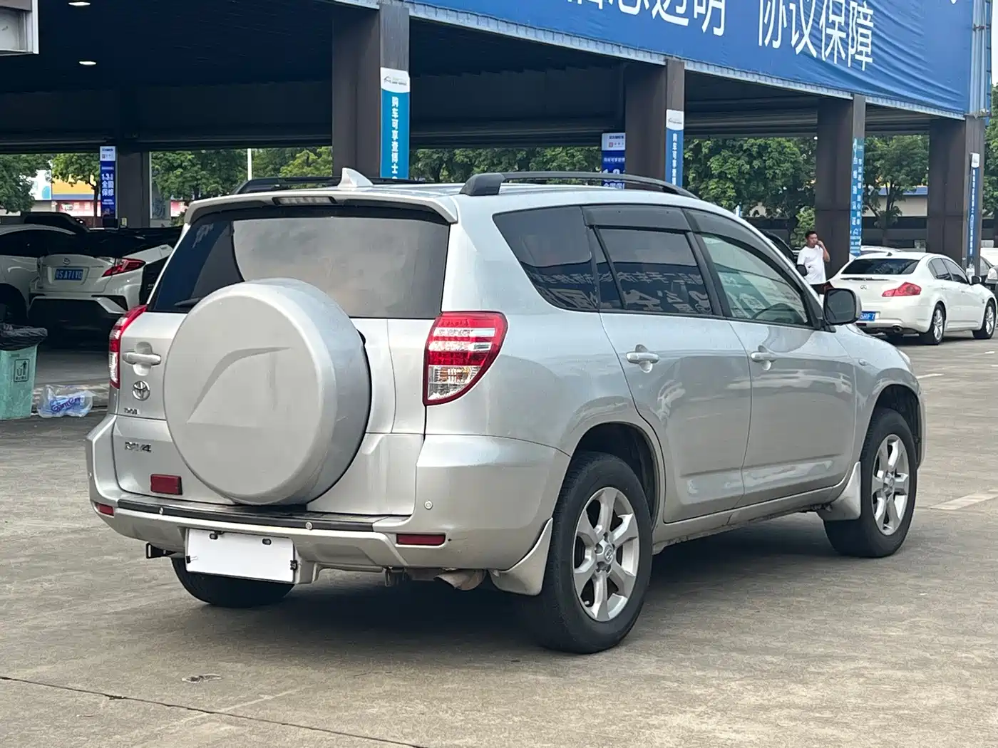 Photo 9 - Toyota RAV4