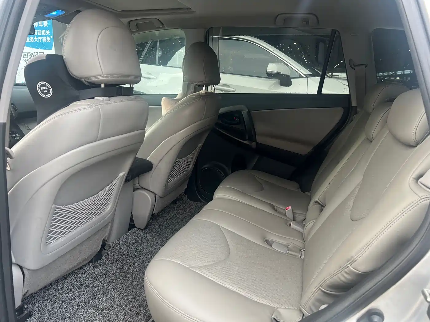 Photo 6 - Toyota RAV4
