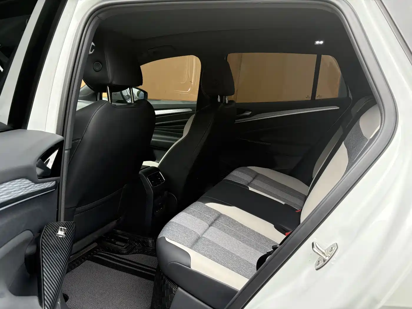 Volkswagen ID.4 CROZZ 2022 Model Year Pure Enjoyment Limited Edition фото 5