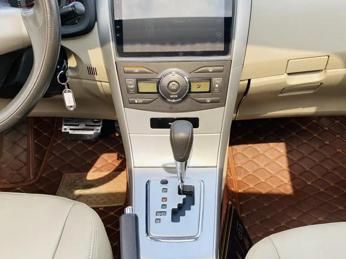 Toyota Corolla 2011 1.8L CVT GL-i фото 12