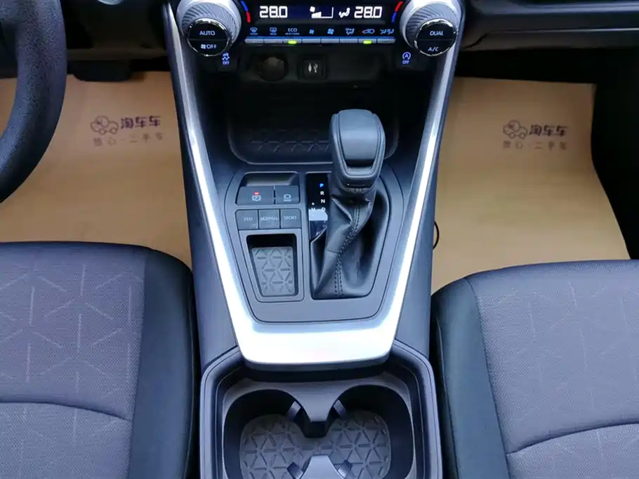Toyota RAV4 Rongfang 2020 2.0L CVT 2WD Trend Edition фото 16