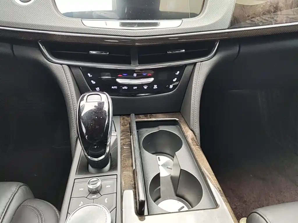 Фото 13 - Cadillac CT6
