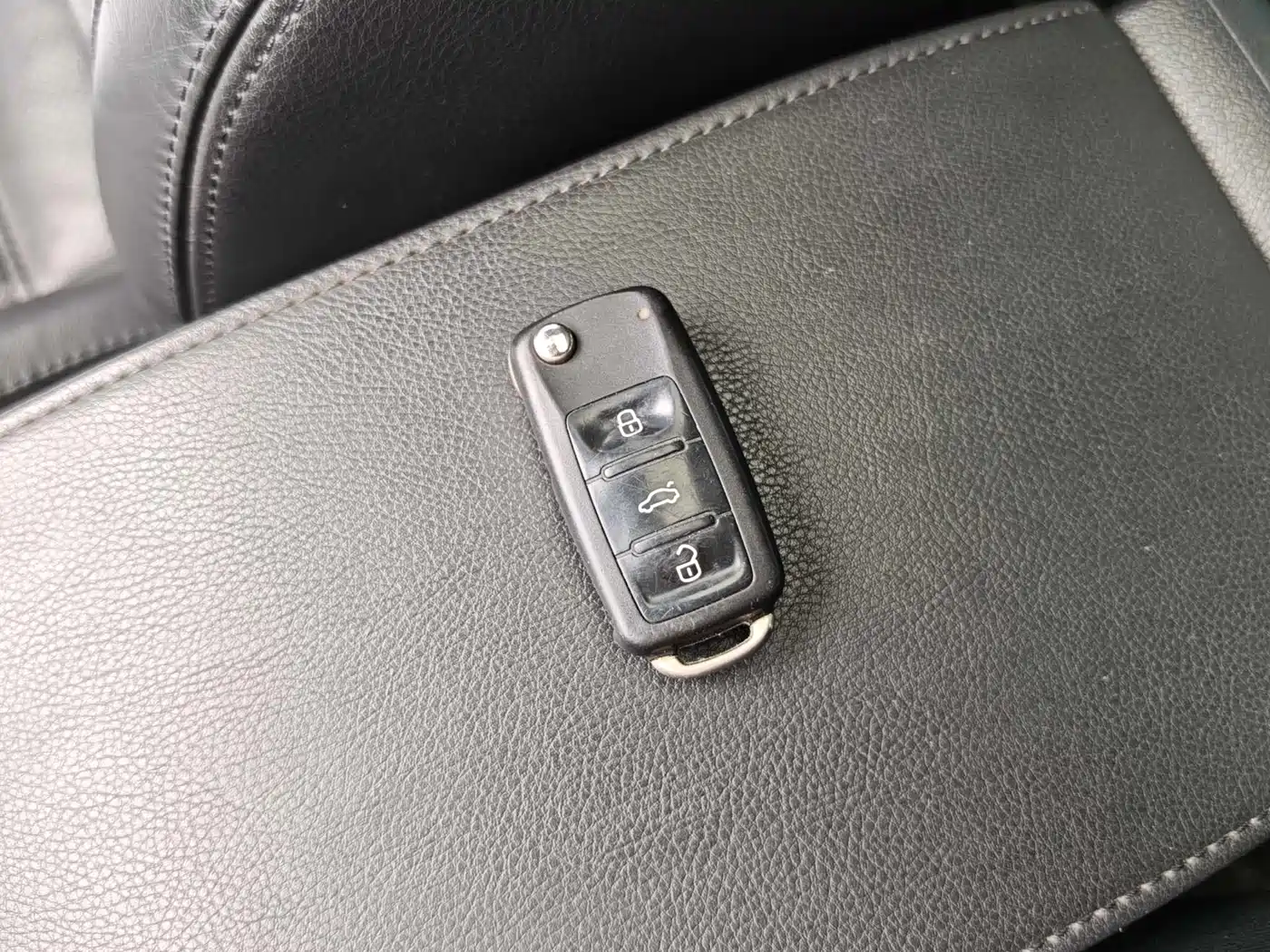 Volkswagen Passat 2014 1.8TSI DSG Executive Edition фото 23