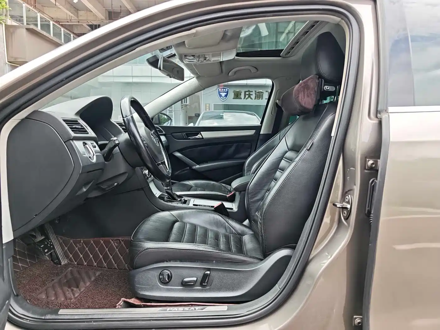 Volkswagen Passat 2014 1.8TSI DSG Executive Edition фото 13