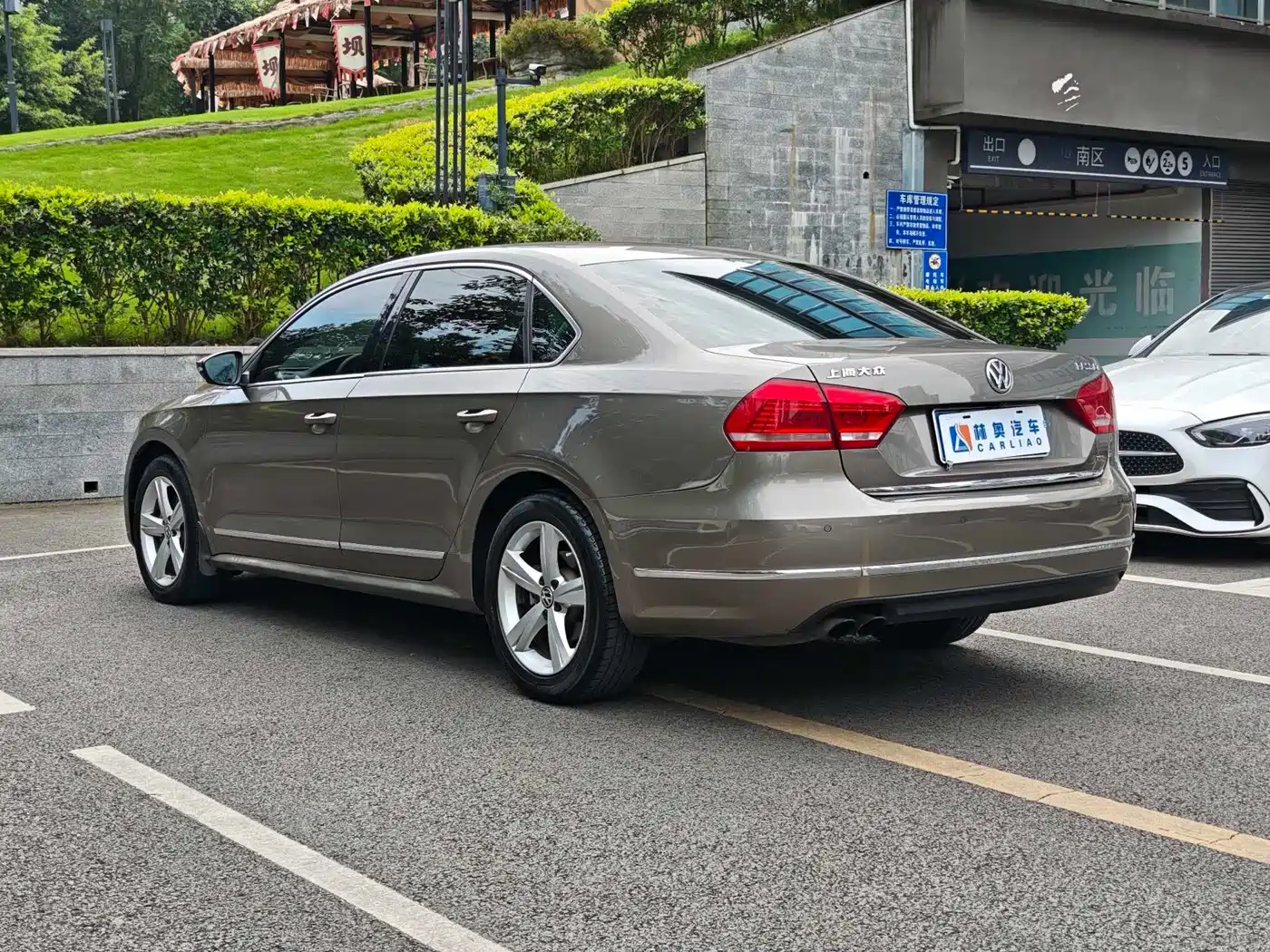 Volkswagen Passat 2014 1.8TSI DSG Executive Edition фото 30