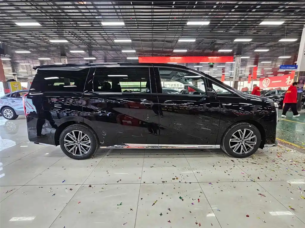 صورة 6 - GAC Trumpchi Trumpchi M8