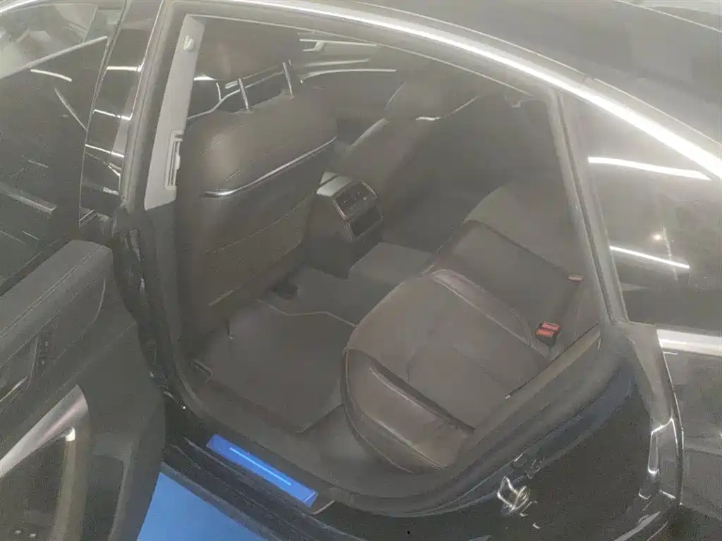 AUDI A7L