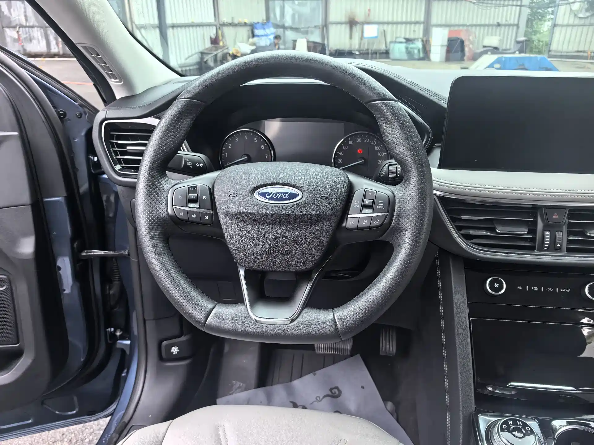 Photo 17 - Ford Escape