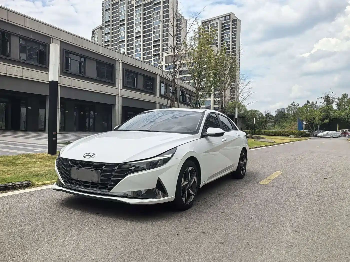 Фото 1 - Hyundai Elantra