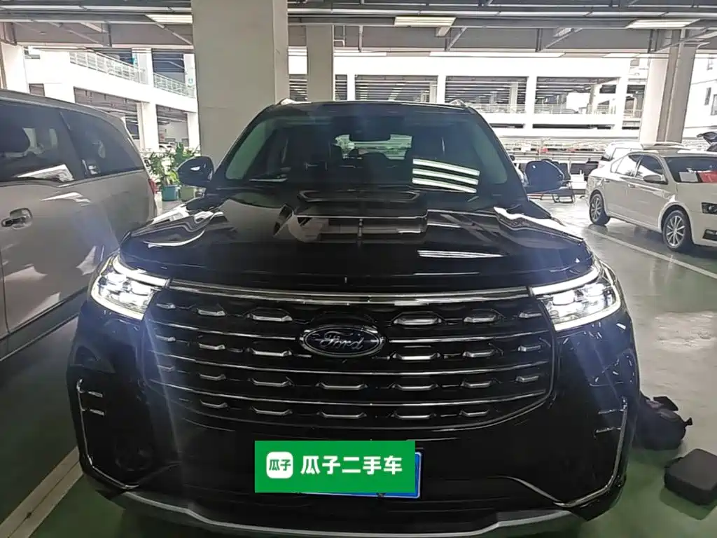 Photo 3 - Ford Explorer