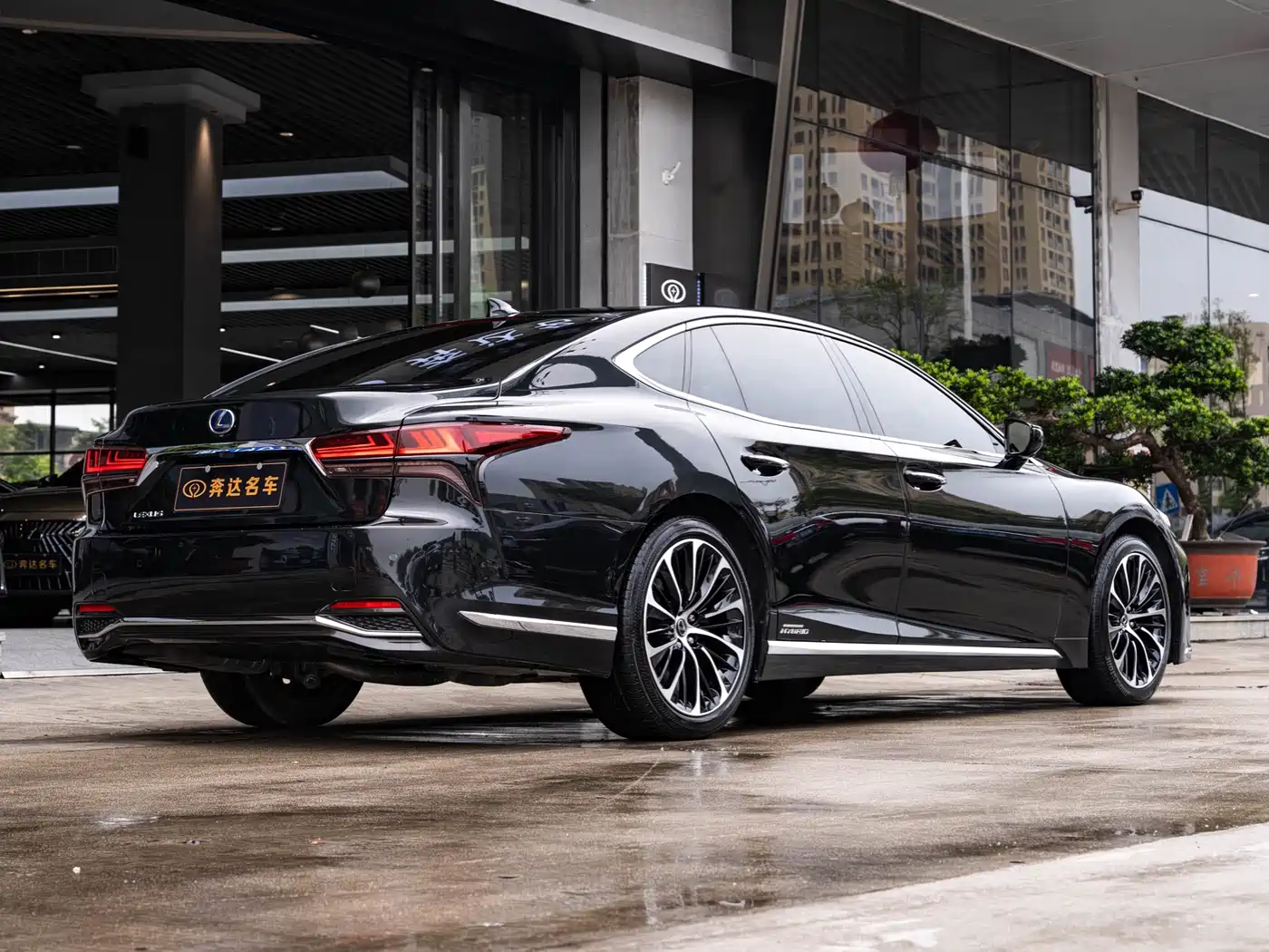 Lexus LS 2021 500h Executive Edition фото 3