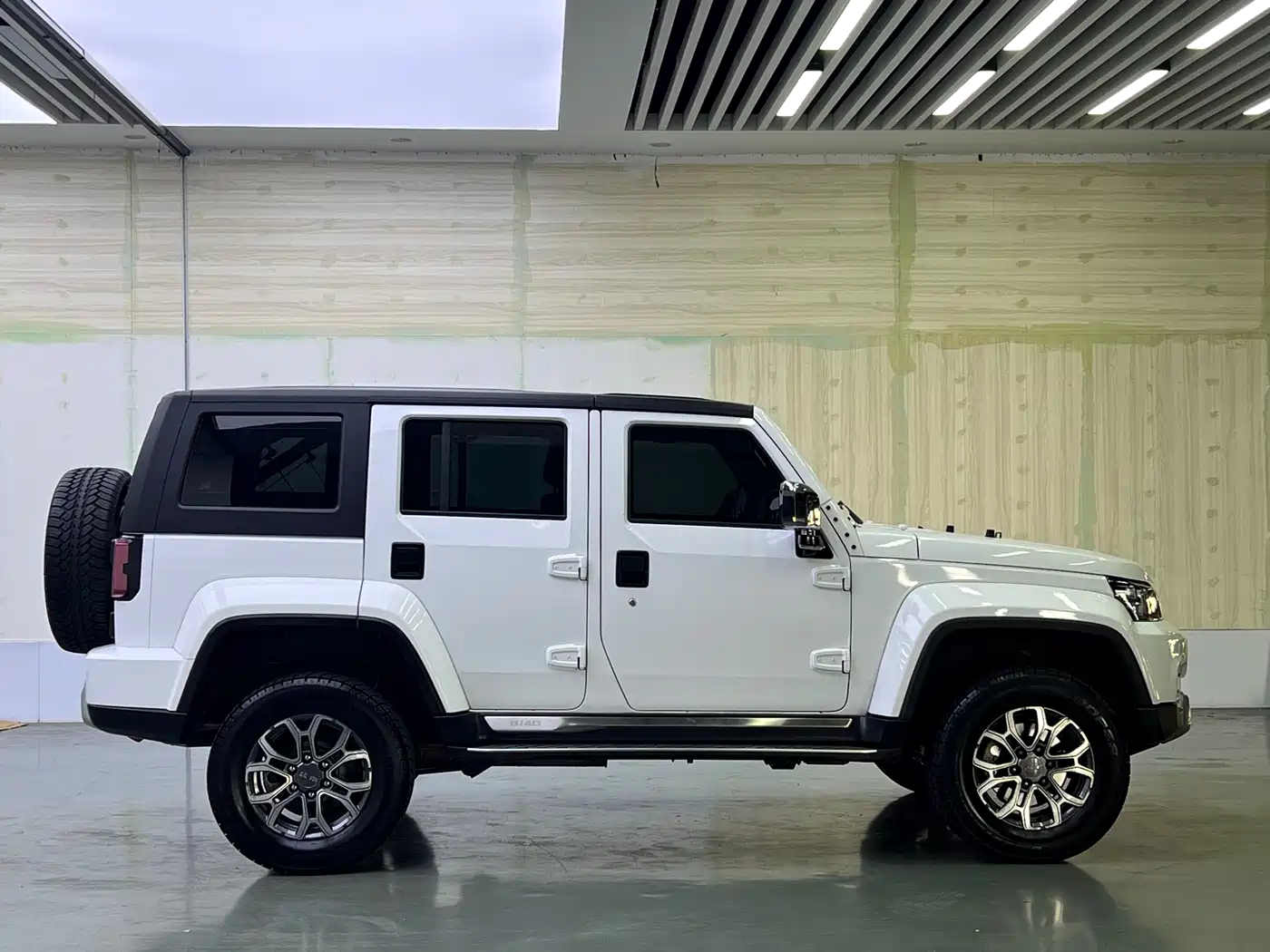 BAIC ORV Beijing Offroad BJ40 2024 2.0T Urban Hunter Glory Edition фото 9