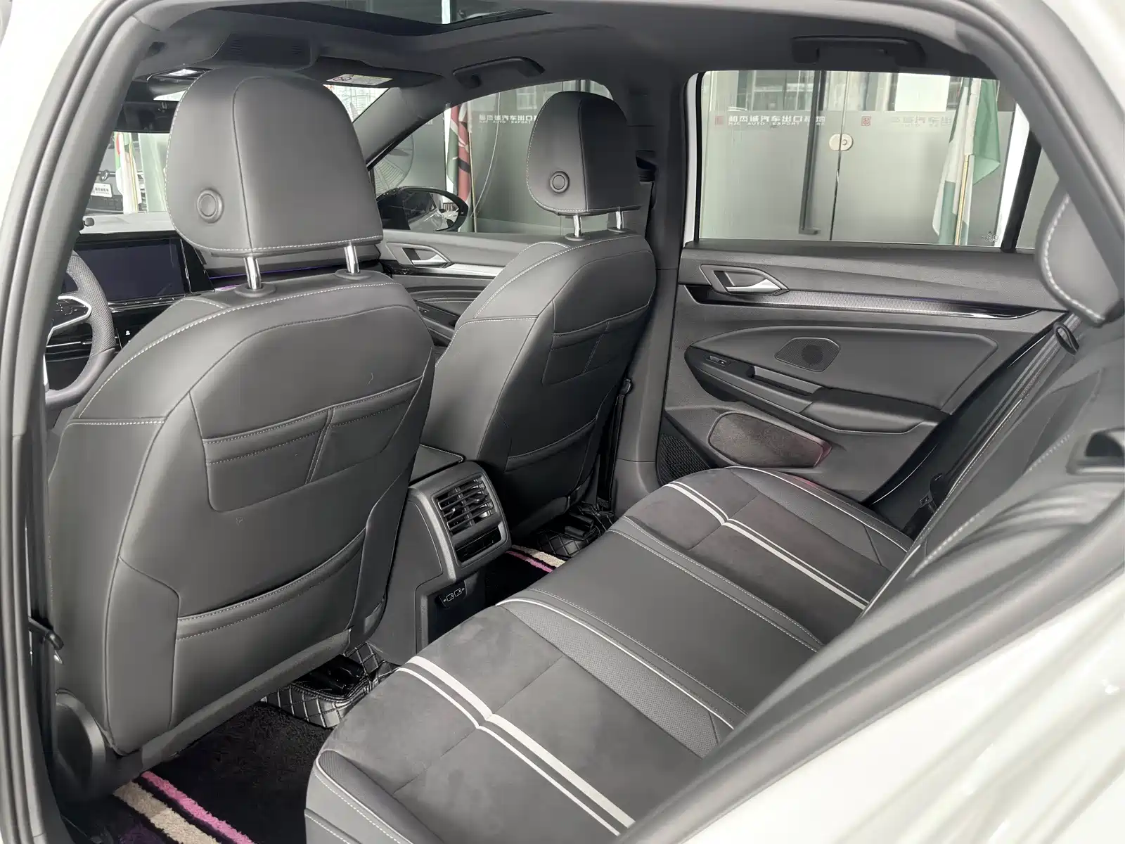 Фото 5 - Volkswagen Golf