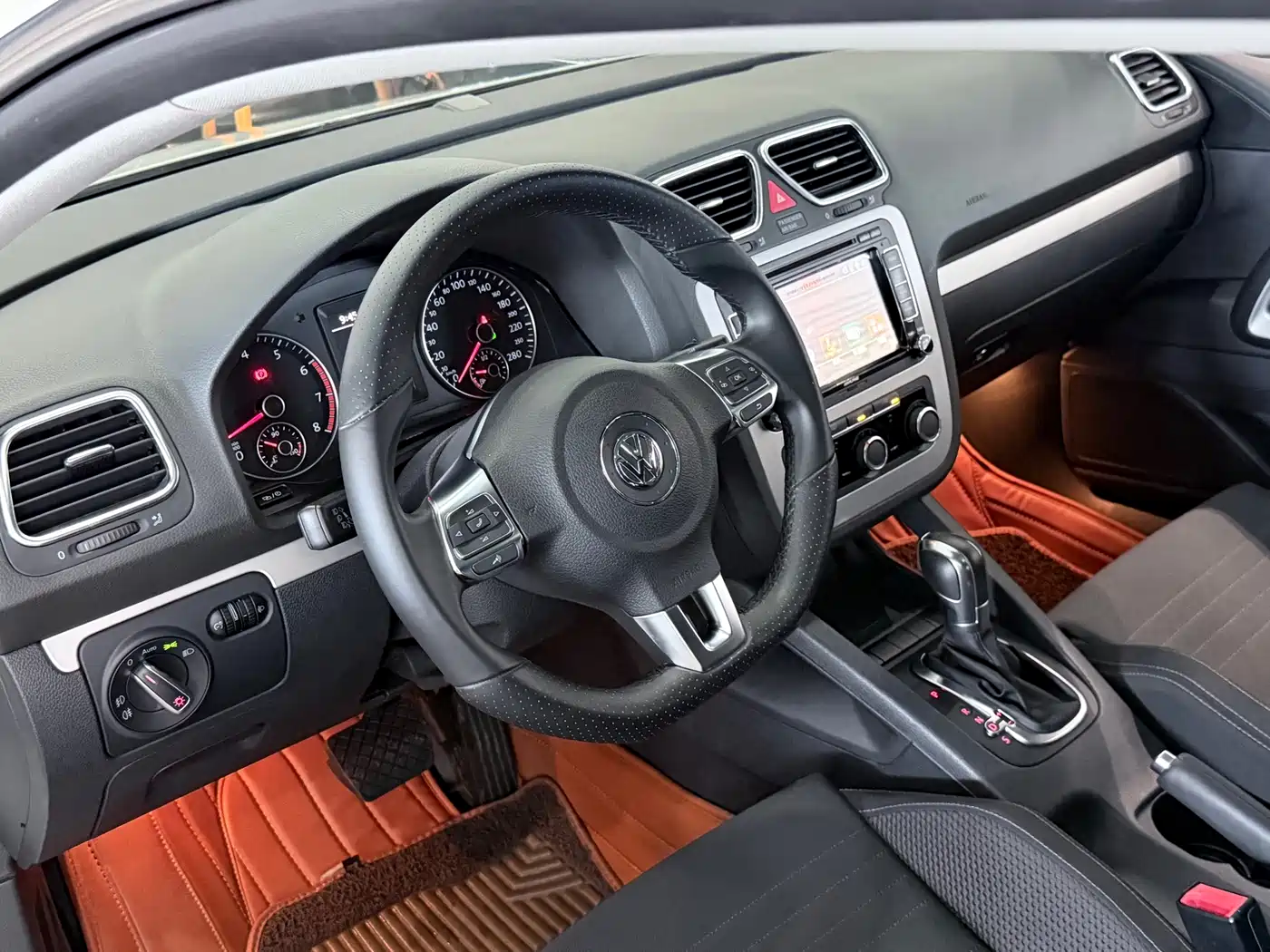 Volkswagen Scirocco 2011 1.4TSI Comfort фото 5