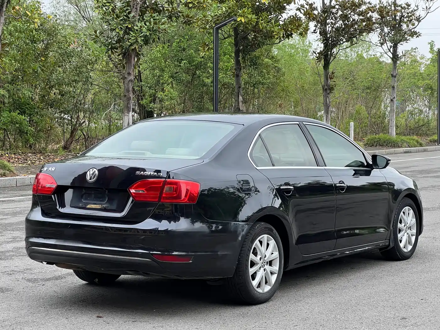 Volkswagen Sagitar 2012 Model 1.6L Manual Comfort фото 3