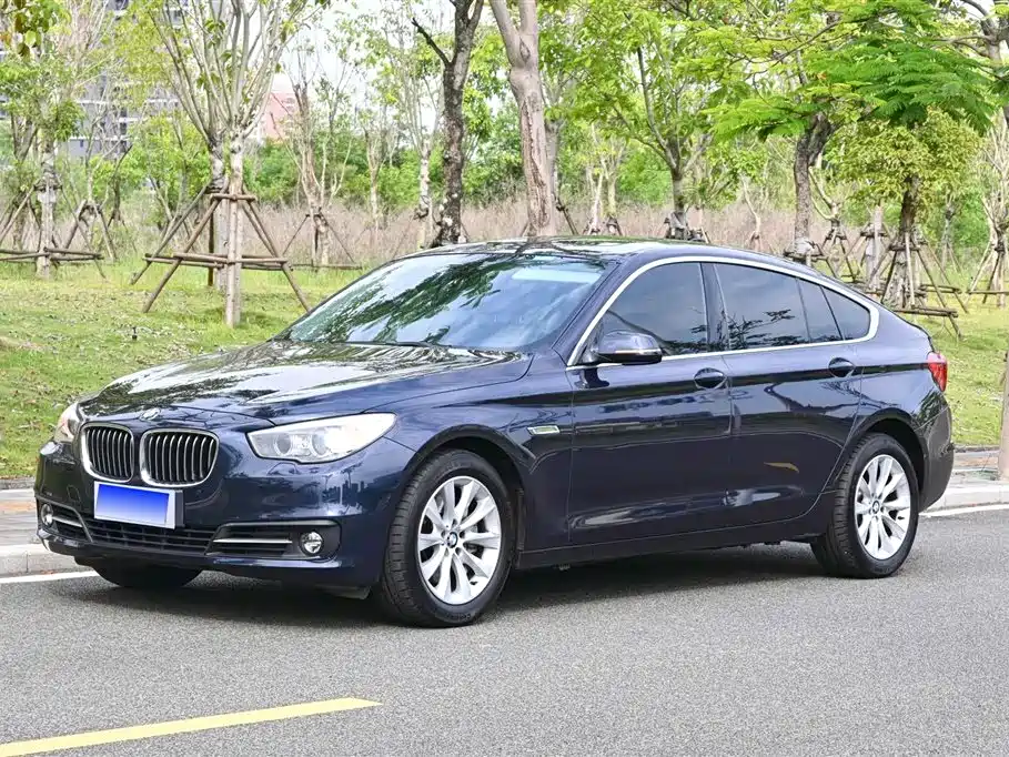 BMW 5 Series GT 2014 528i Leading